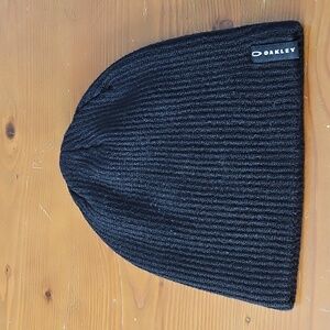 Oakley Back Bone Beanie 2.0 (BLACKOUT COLOR)